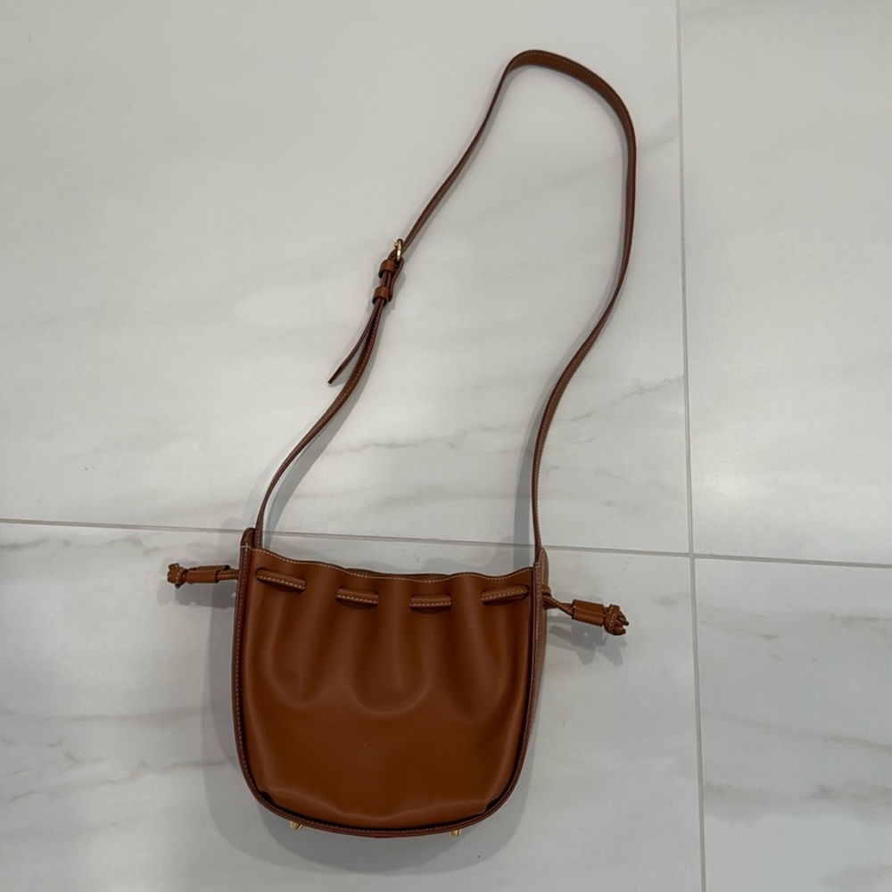 EUC J McLaughlin Amari leather bucket bag